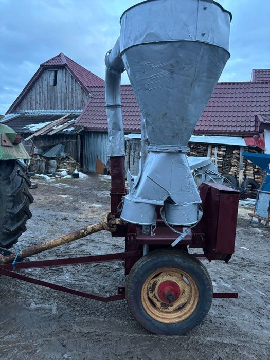 Moara cu ciclon si ciocanele dupa tractor