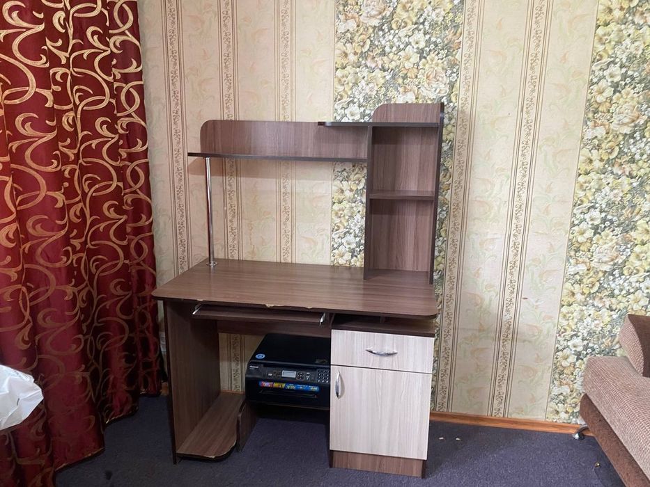 Продаю компьютерный стол/стеллаж