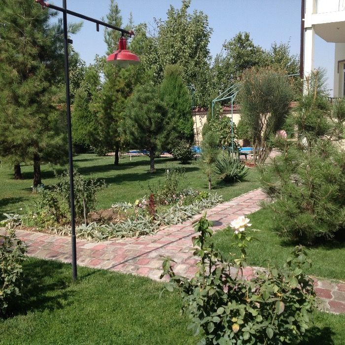 Продам 3 этаж. дом общ. пл. 350 кв. м., 6комн., участок 11 соток