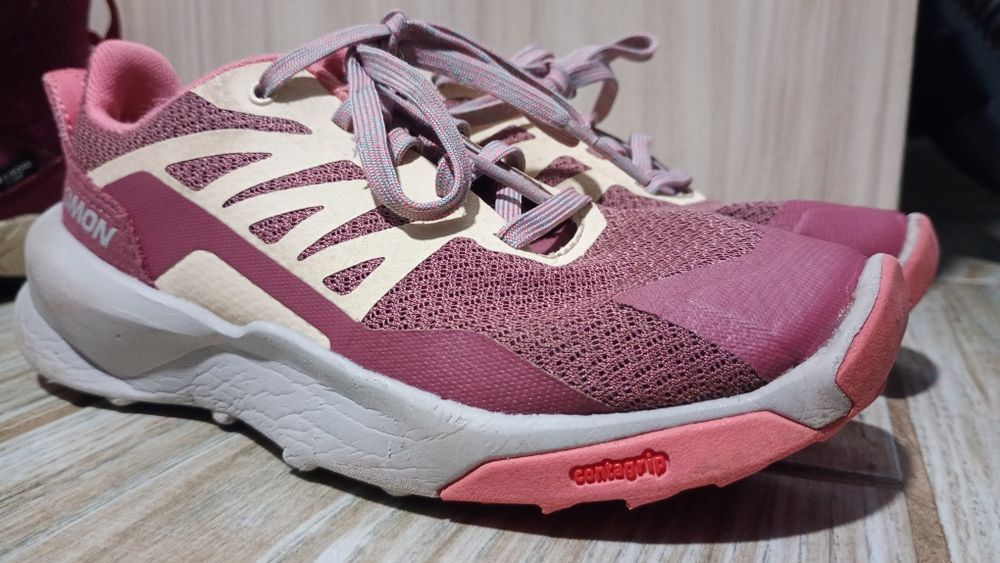 Продавам детски обувки Salomon и Jack Wolfskin