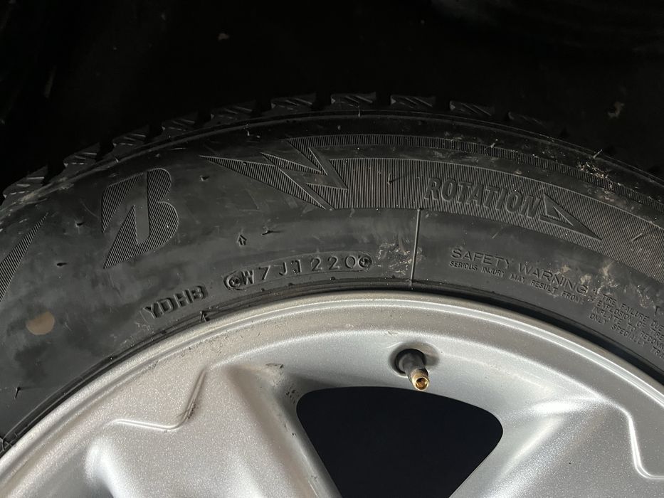 Уникални зимни гуми 215.65.16 Бриджистон