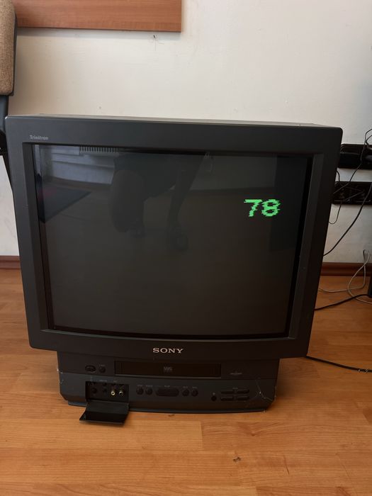 TV Sony trinitron cu player video incorporat