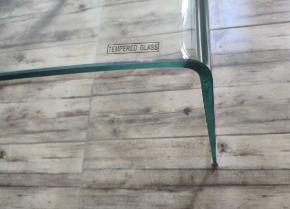 Модерна холна маса от цяло извито закалено стъкло (Tempered Glass)