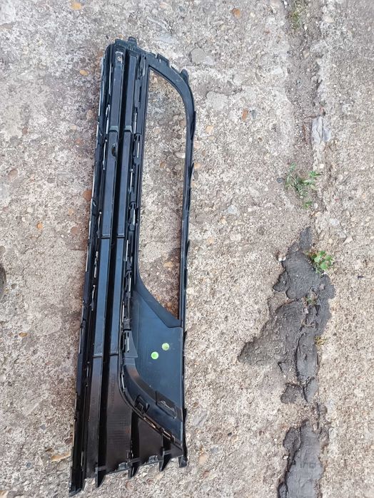 решетка предна броня Passat B7