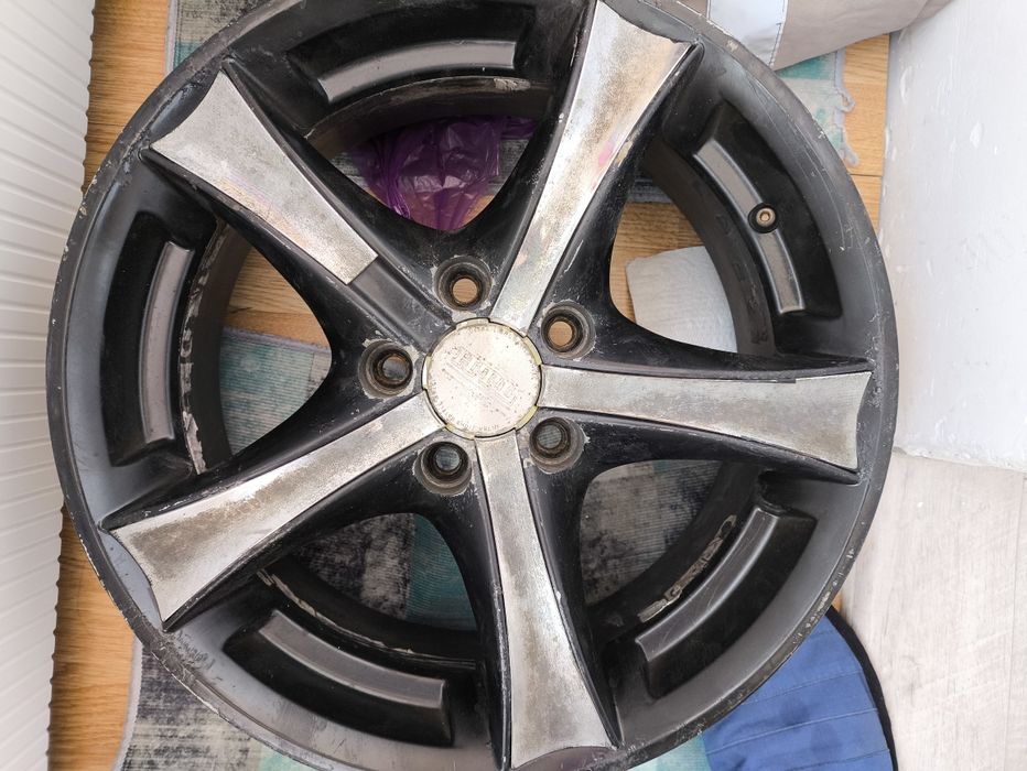 Диски автомобильные R 15  5 отверстии