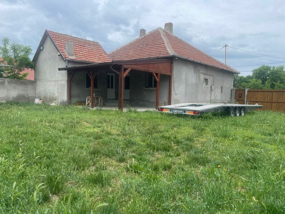 Casa mare la 25 km de Arad
