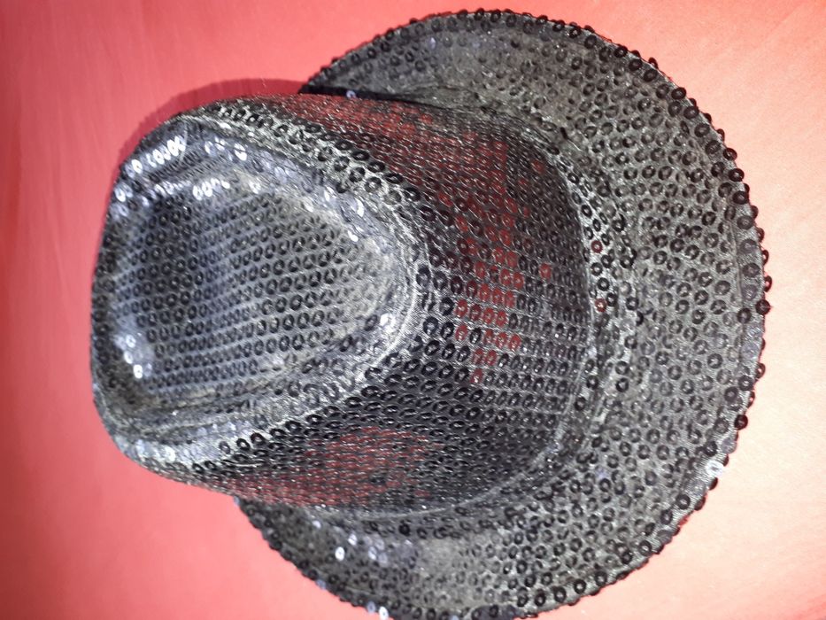 Стильная шляпа из пайеток!