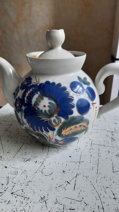 Продам  чайники разные,