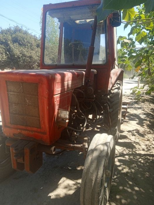 Traktor sotiladi