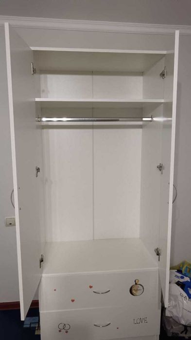 Платяной шкаф с кроватью