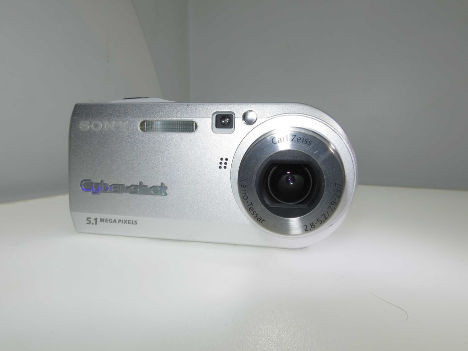 Sony Cyber-shot DSC-P100 ултра компактен цифров фотоапарат, легендарен дизайн един, цифрова камера, сътояние като НОВО работи отлично!