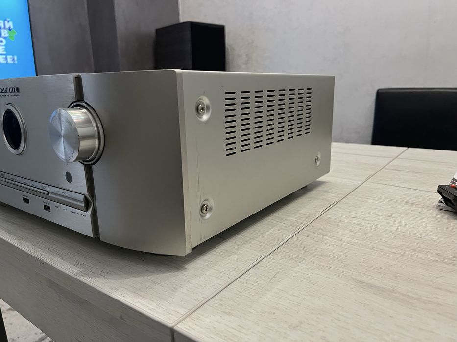 Marantz SR6008.