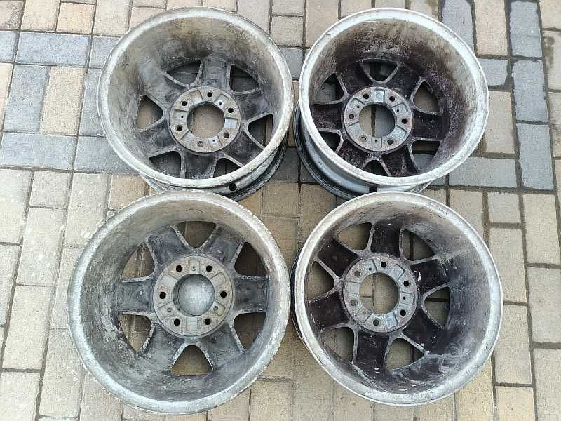 Продам оригинальные легкосплавные диски на Opel Frontera