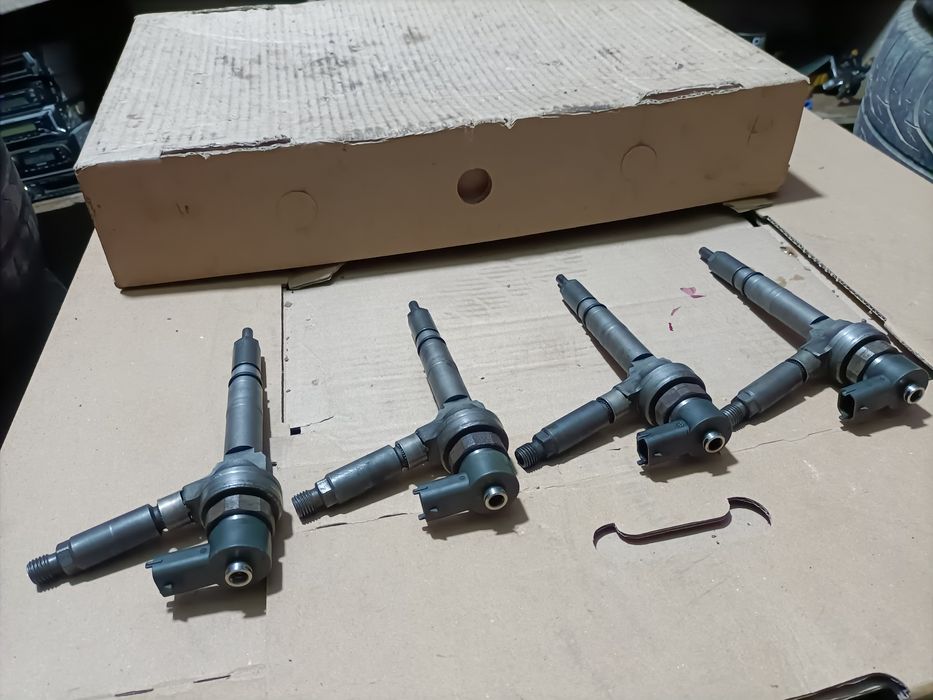 Injectoare : Opel Astra h g Corsa c combo, 1.7CDTi originale,garanție!