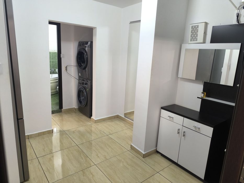 Apartament 2 camere decomandat zona i uri