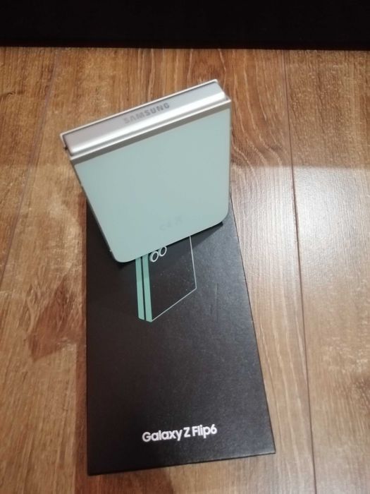 Samsung Zflip 6 за части