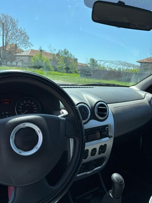 Vând Dacia Logan