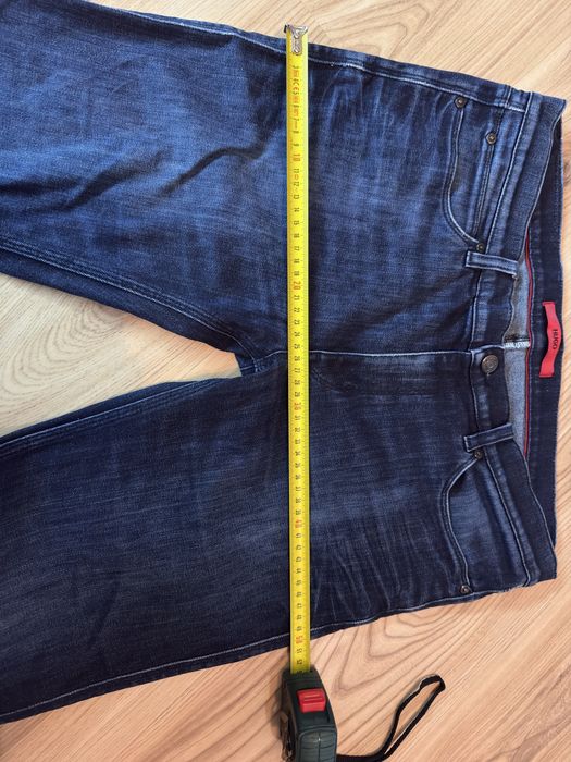 Мъжки дънки на Hugo Boss