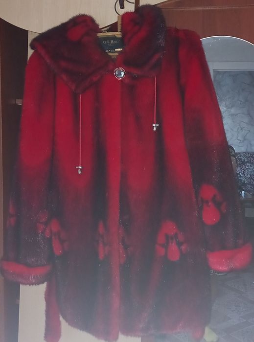 Продам женскую шубу.
