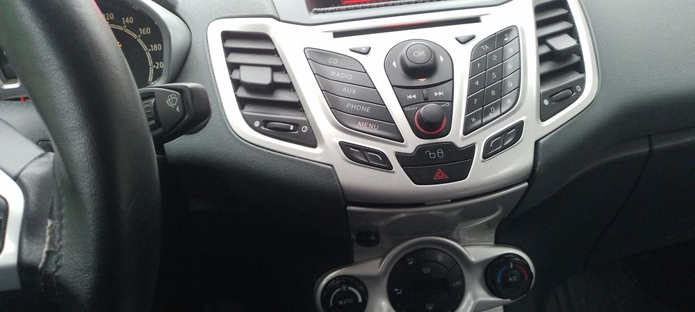 Ford fiesta an 2010 benzina+gpl