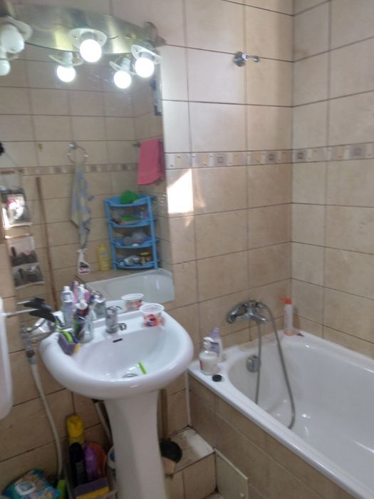 Inchiriez camera vila zona Eroii Revolutiei