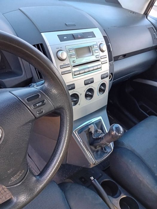 Toyota Corolla Verso 2007 година 2000 дизел
