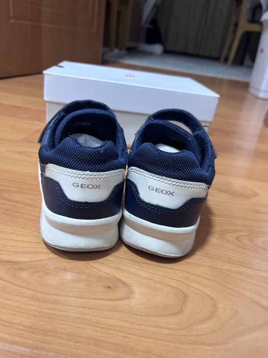 Продам кроссы Geox для мальчика