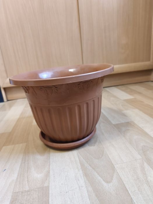Продается горшок для цветов