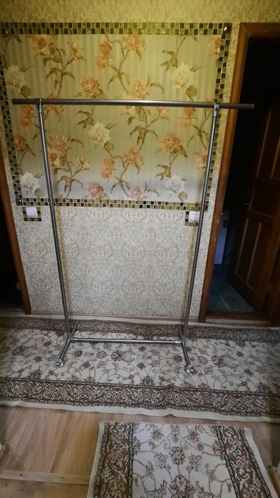 Напольная вешалка, разборная