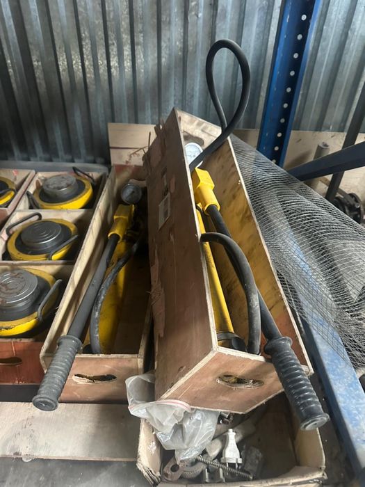 Продам домкраты 100тонн