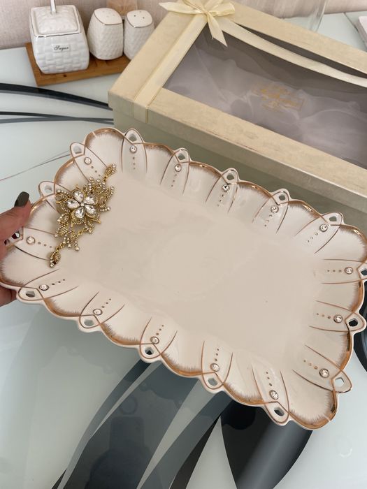 Ваза с золотой оправой