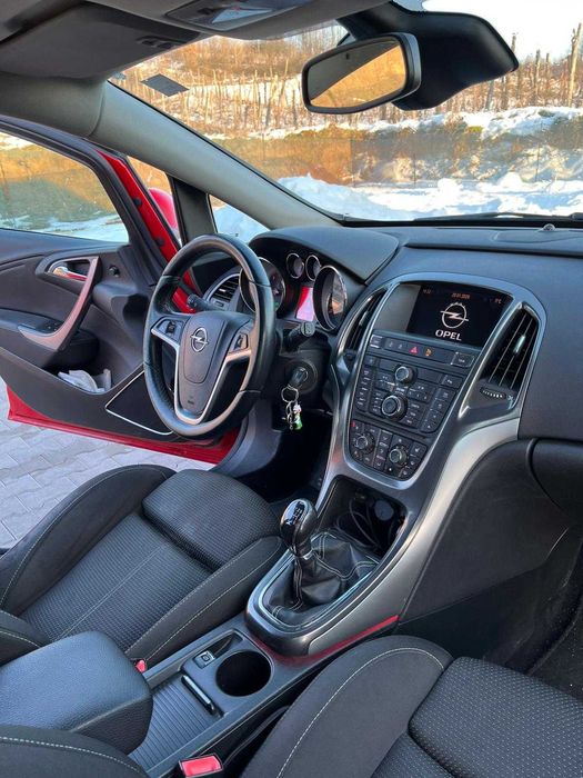 Vând Opel Astra J Sports Tourer 2.0 Cdti 160CP Euro 5 2011