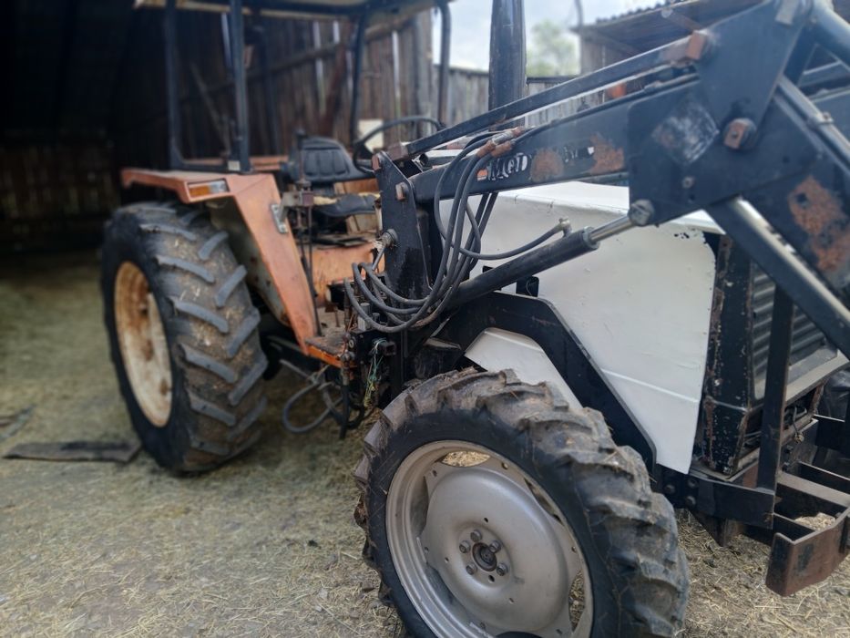 Vând tractor bun