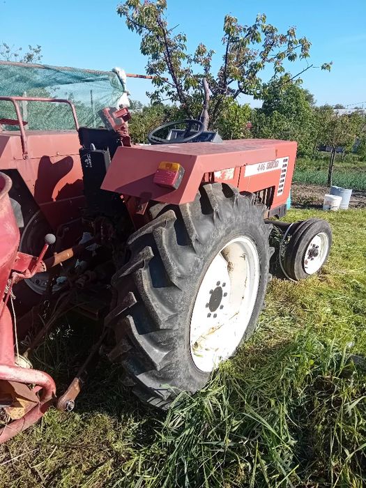 Vând tractor Fiat,450 cp,cu utilaje.