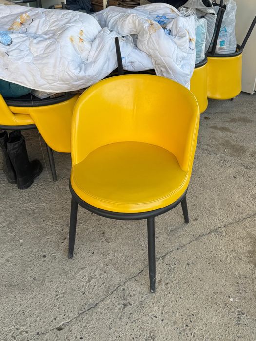 Стол и кожанные стулья б/у