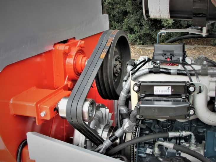 Tocator PROFESIONAL de lemn si crengi cu motor pe benzina 57 cai