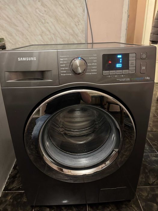 Продавам пералня Samsung EcoBubble WF80F5E5W4X 8kg  1400 об./мин