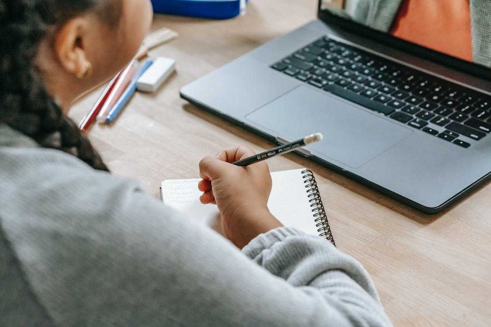 Meditatii IT pentru copii – joacă, creativitate și învățare practică