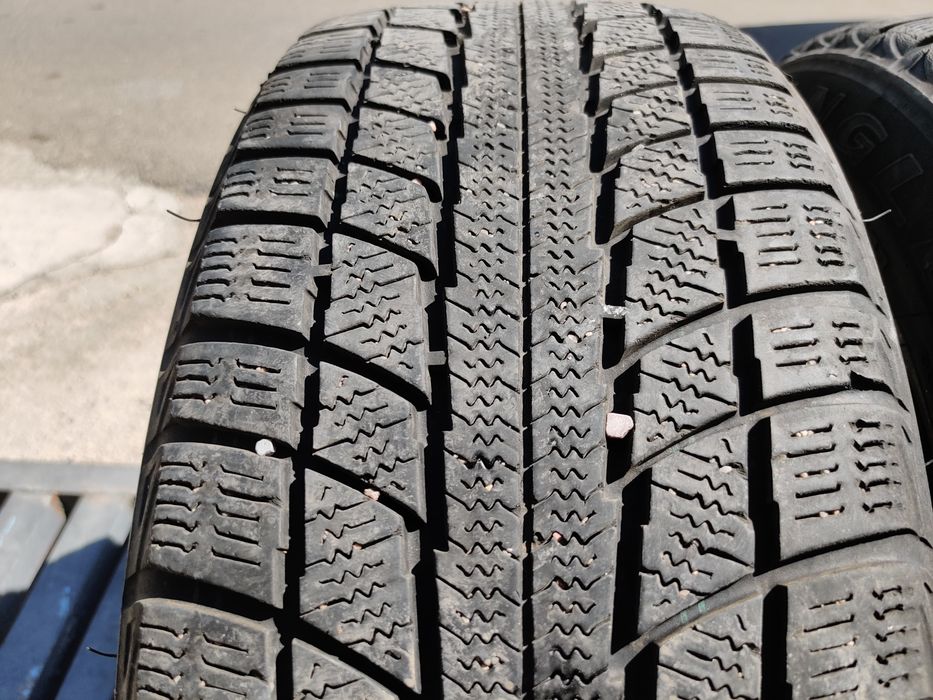 Продам зимние шины 215/55 R17