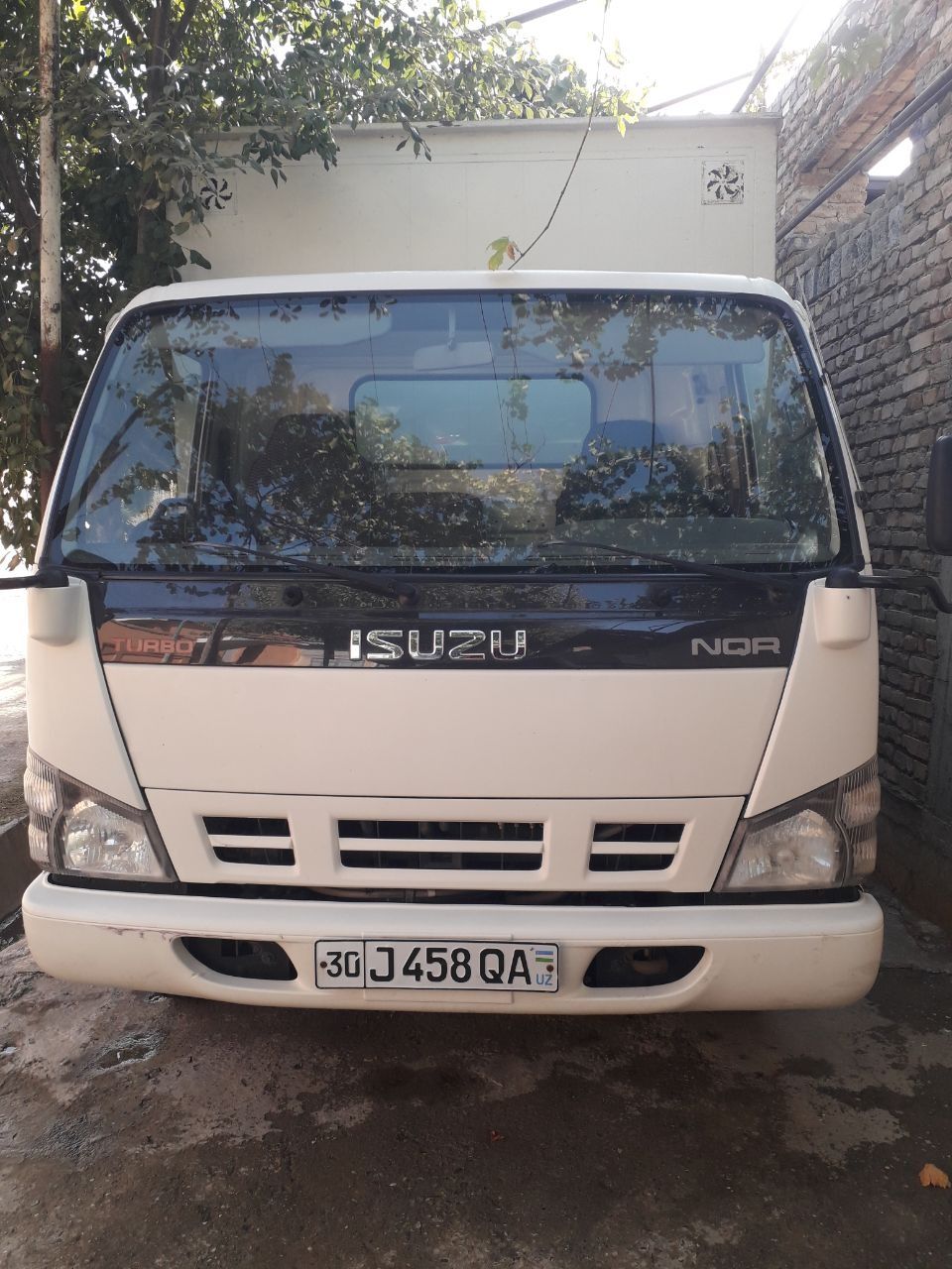 Шильдик Isuzu forward