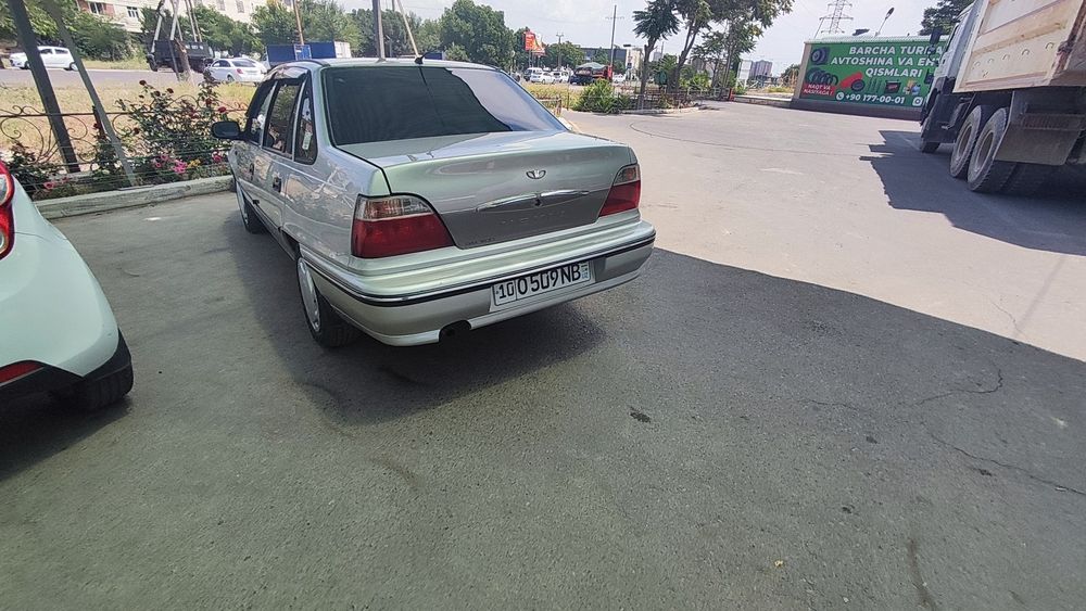 Нексия 1 сотилади. Краскаси 10% бор.