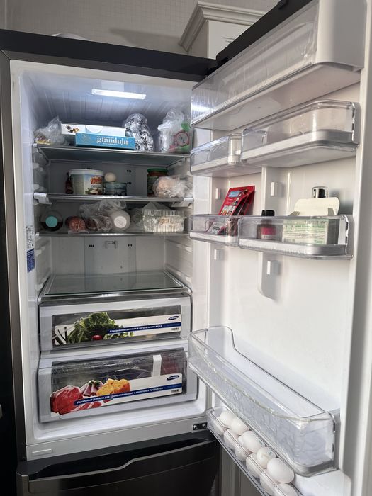 Холодильник Samsung