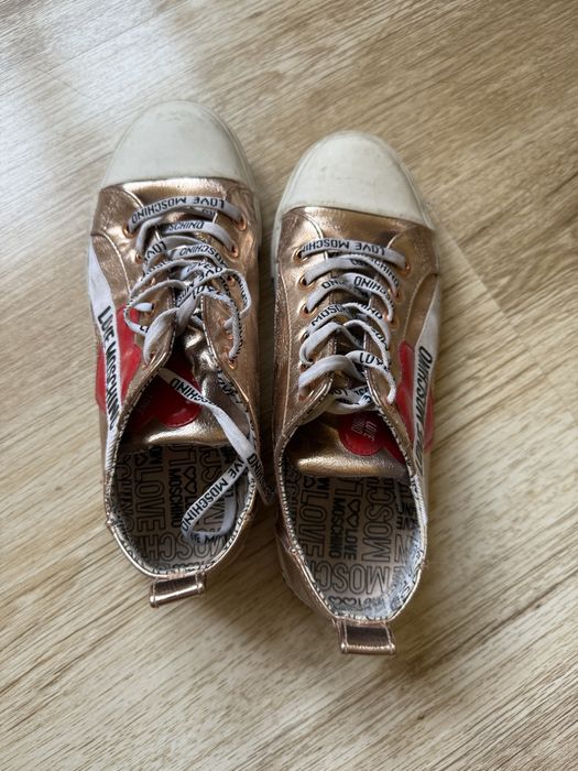 Оригинални сникърси Москино.