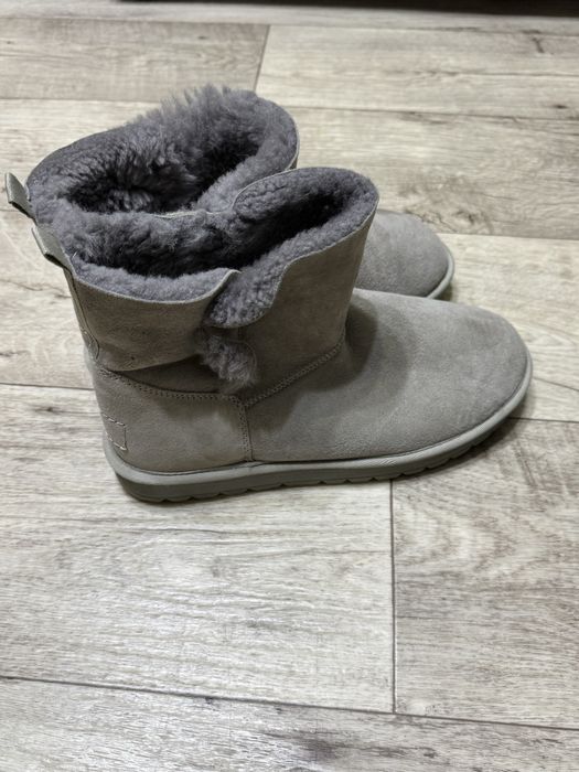 Продам серые и черные угги