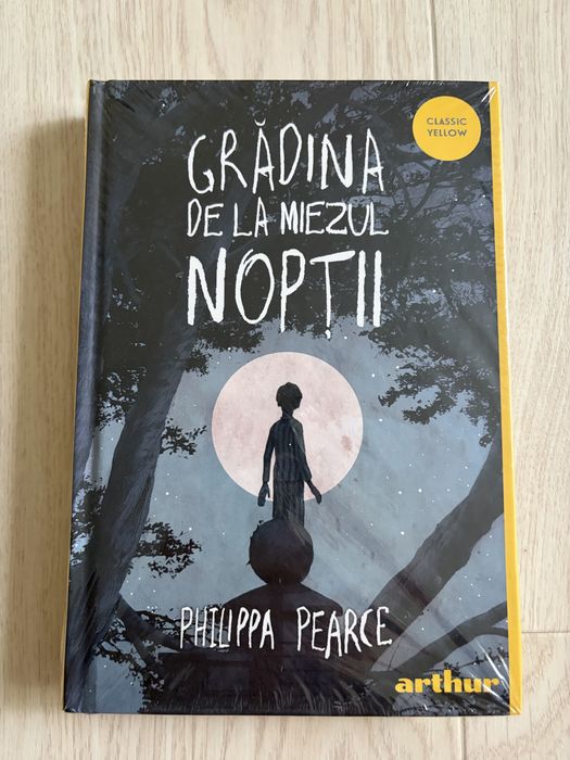 Carte noua, in folie Gradina de la miezul noptii