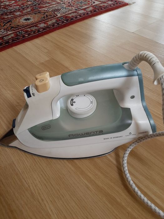 Vând fier de călcat Rowenta Focus