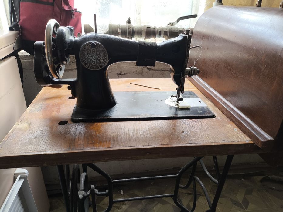 Швейная машинка ручная 15000  и ножная 20000 в хорошим и в рабочем сос