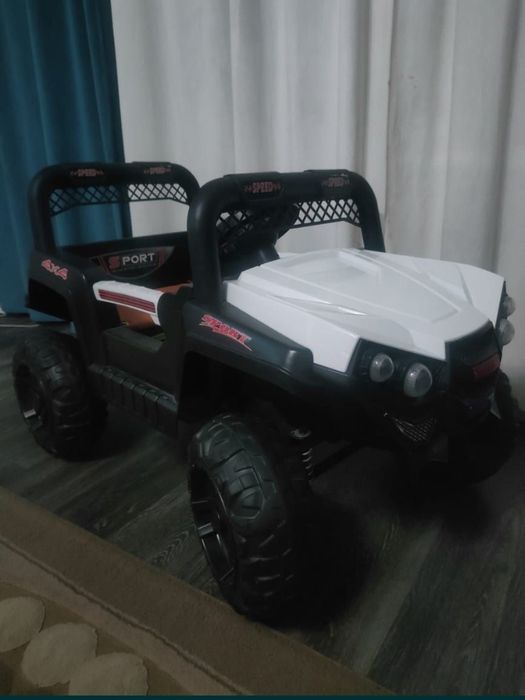 Машинка детская продам!