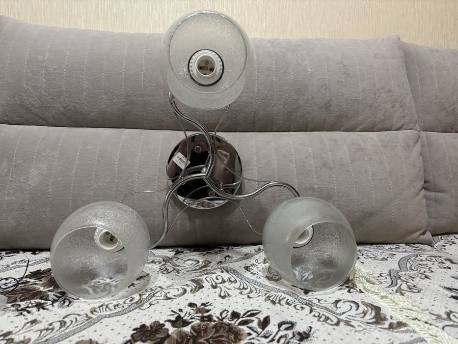 Продам люстру трехрожковую
