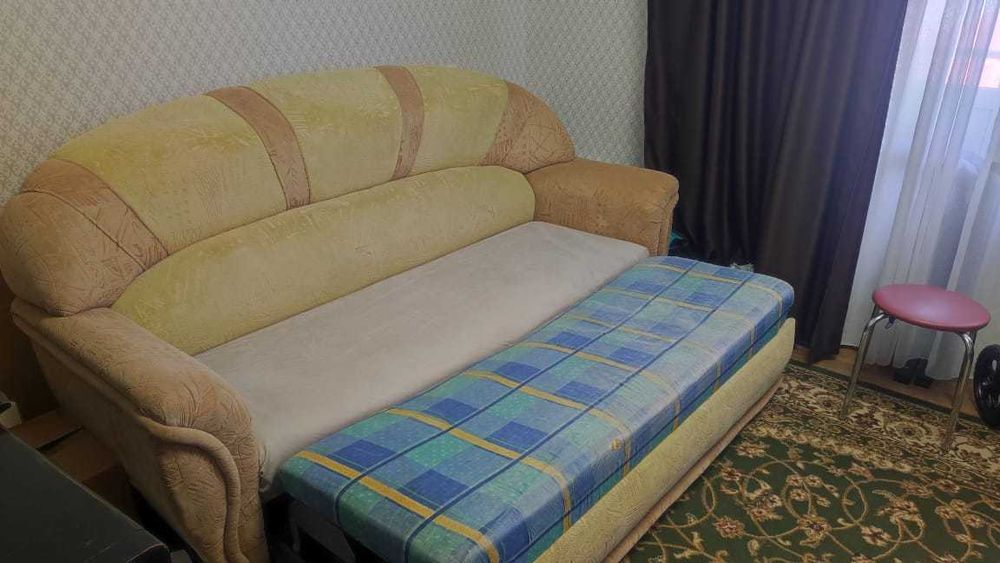 Диван двуспальный